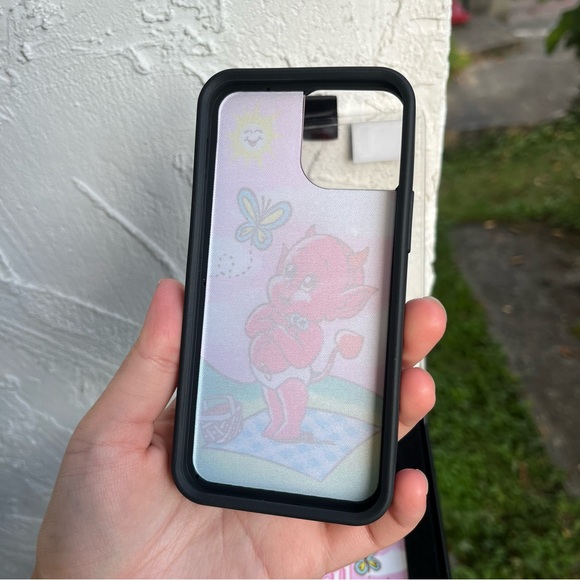 Wildflower Cases iPhone 13 Mini! - Picture 3 of 8